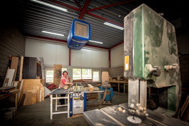 Case: de Dust Free Industriel luchtreiniger in een industriële werkplek, De Moerbei.