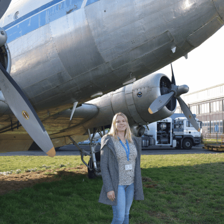 Viola Zimmermann Allgäu Airport Memmingen - hier stehen zwei Raucherkabinen für die Fluggäste im Sicherheitsbereich