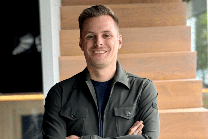 Directeur van De Vries Trappen over luchtkwaliteit en stofreductie in productieomgeving