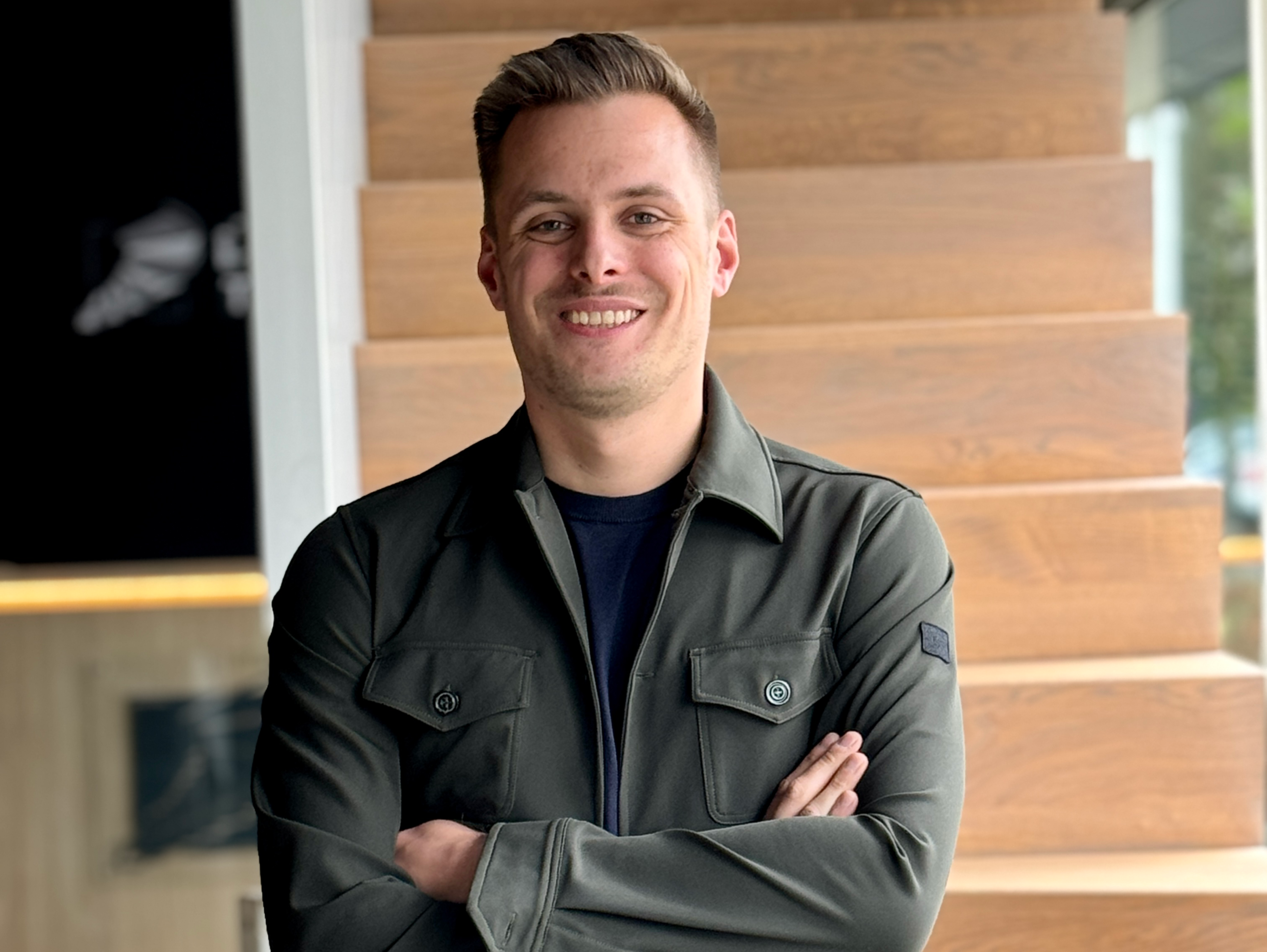 Directeur van De Vries Trappen over luchtkwaliteit en stofreductie op de werkvloer